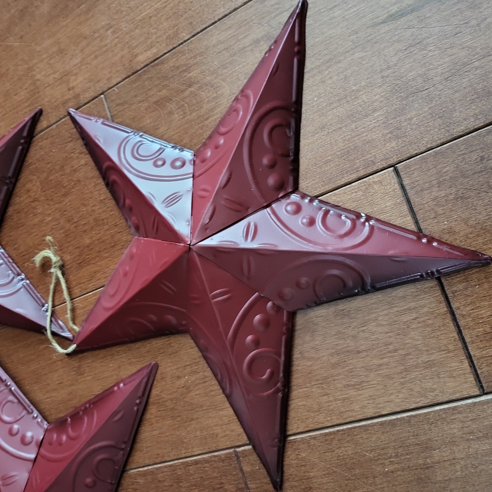 Primitive Rustic Red Metal Star Ornaments - Picture 2 of 3